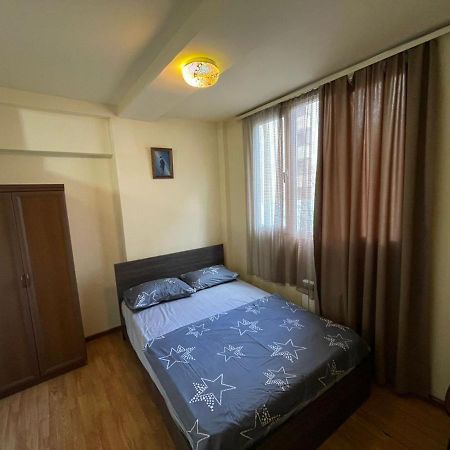 Apartment In Yerevan, Centre エクステリア 写真