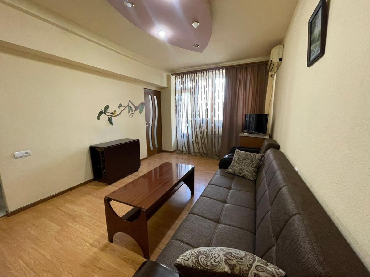 Apartment In Yerevan, Centre エクステリア 写真