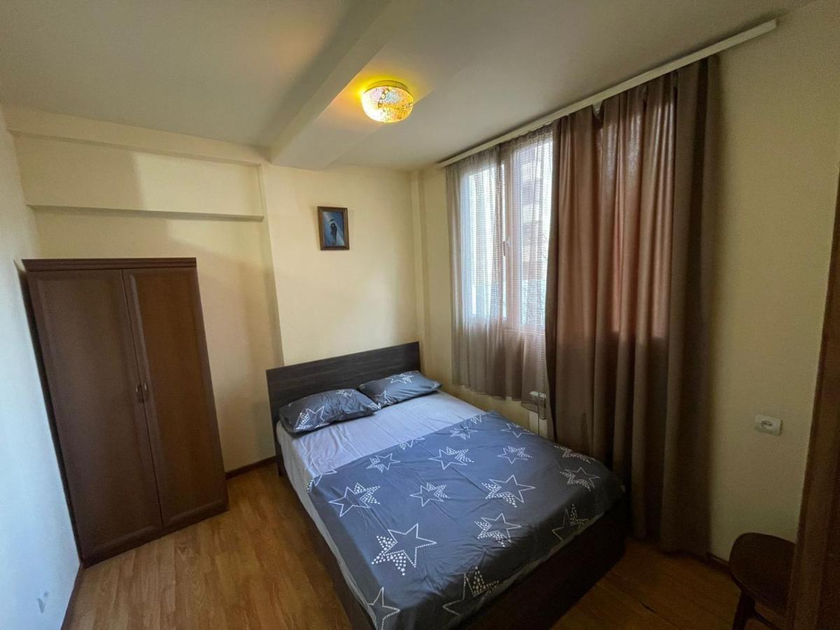 Apartment In Yerevan, Centre エクステリア 写真